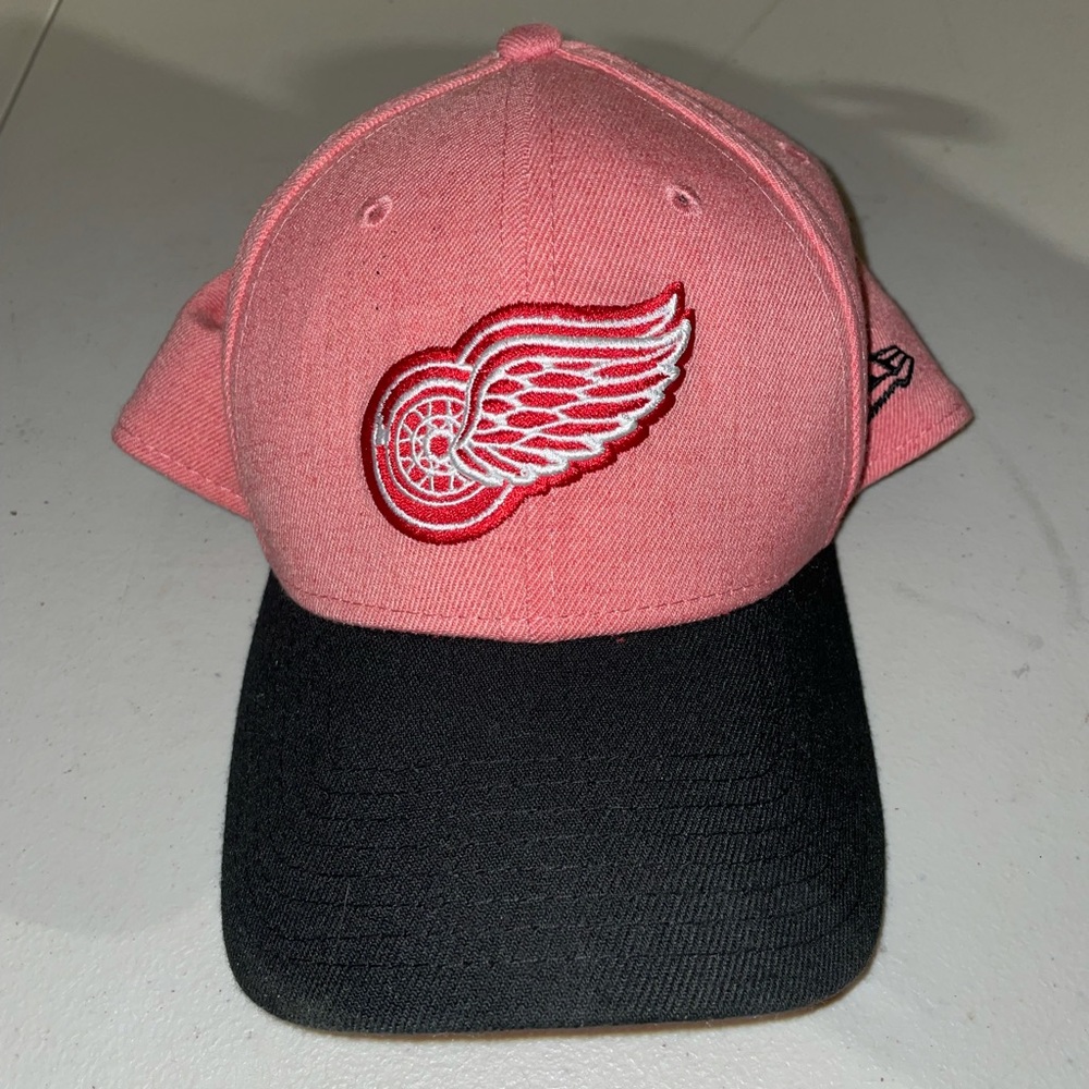Detroit red wings hat 39thirty flex fit small/medium